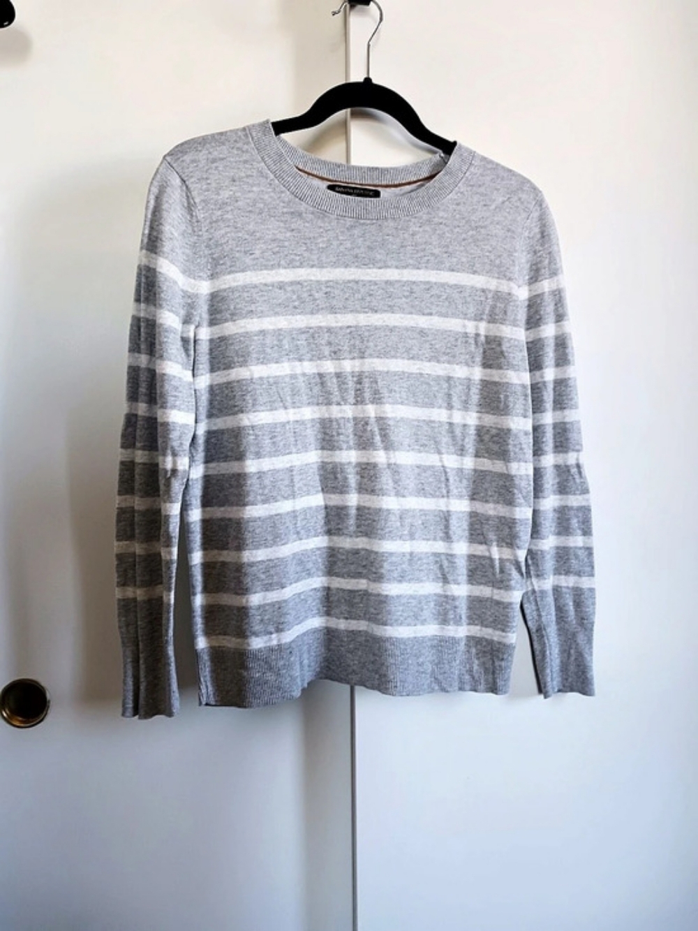 Banana Republic Striped Crew Neck Sweater in Gray & White Size Medium Like N